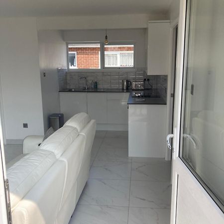 2 Bed Chalet Romney Sands Greatstone Bagian luar foto