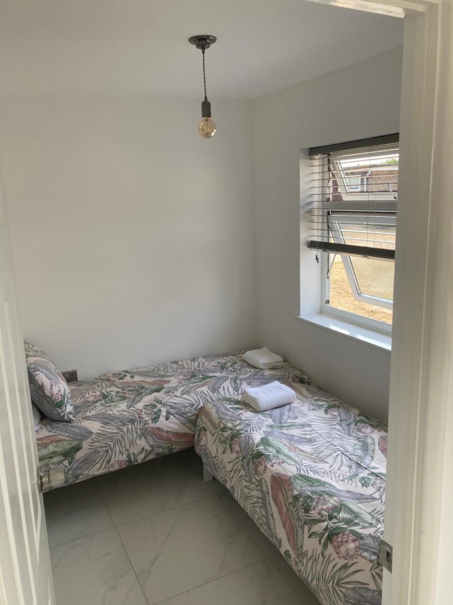 2 Bed Chalet Romney Sands Greatstone Bagian luar foto