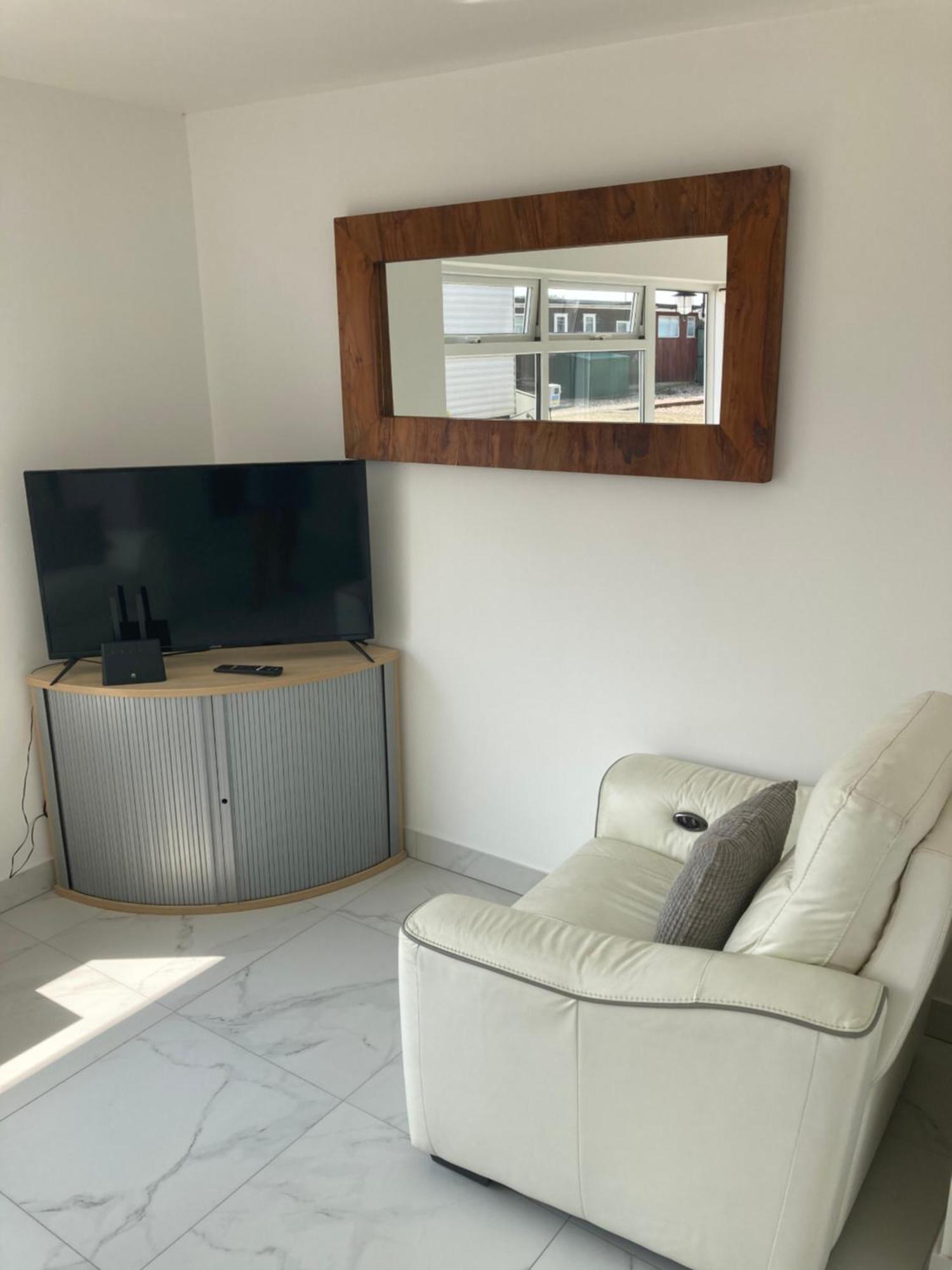 2 Bed Chalet Romney Sands Greatstone Bagian luar foto