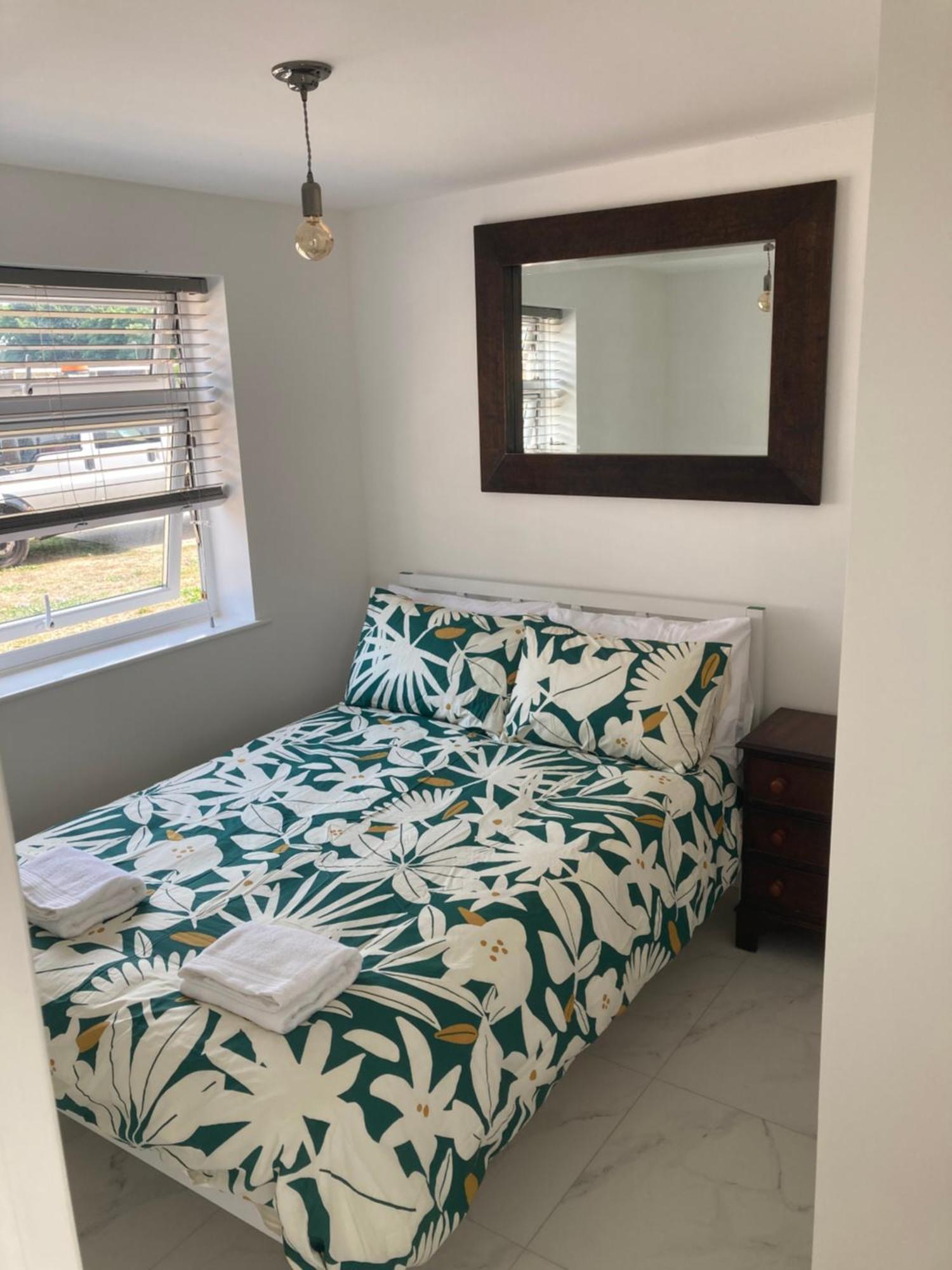 2 Bed Chalet Romney Sands Greatstone Bagian luar foto